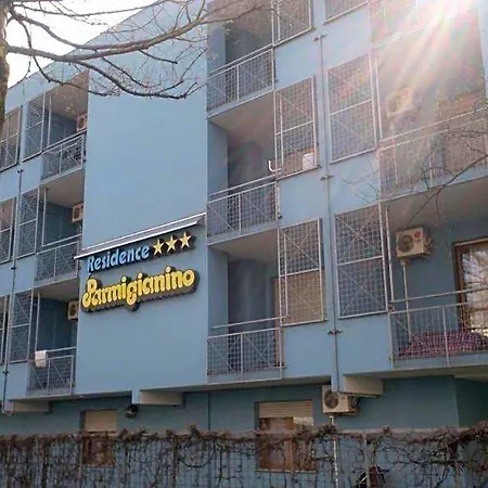 Apartahotel Parmigianino 3*